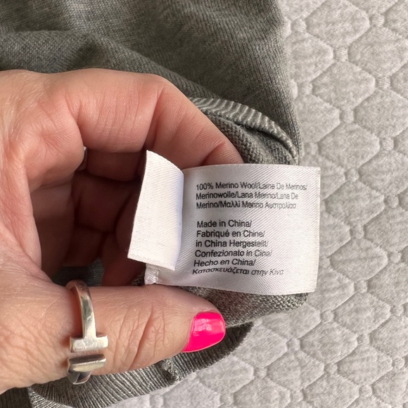 100% Merino Wool Vest - Picture 3 of 4